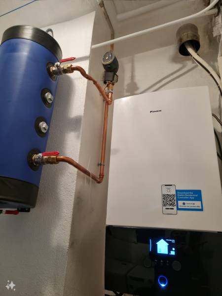 Pose d’une pompe à chaleur air-eau de la marque Daikin modèle Altherma à Pinsaguel (31120) en Haute-Garonne