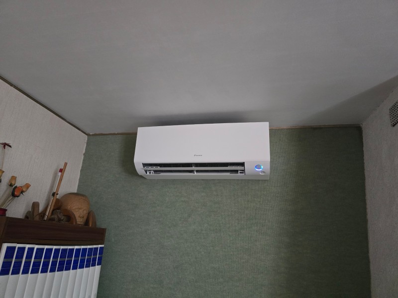 Pose d'une climatisation réversible Daikin dans une maison à Lacroix-Falgarde 31120 (Haute-Garonne)