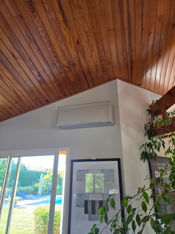 Installation d'une climatisation réversible Daikin Stylish à Goyrans à proximité de Toulouse en Haute-Garonne